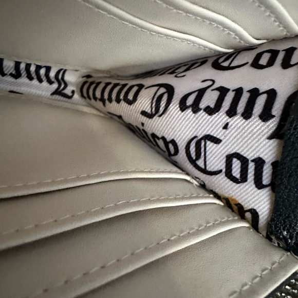 Juicy Couture Y2K Vintage Quilted wallet with attached heart mirror - Picture 5 of 13